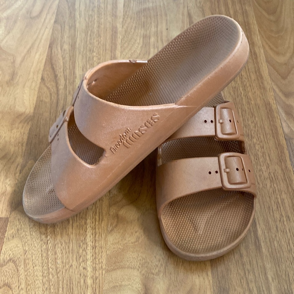 ❤️ Freedom Moses Brown Sandals Size 8.5 / 38-39